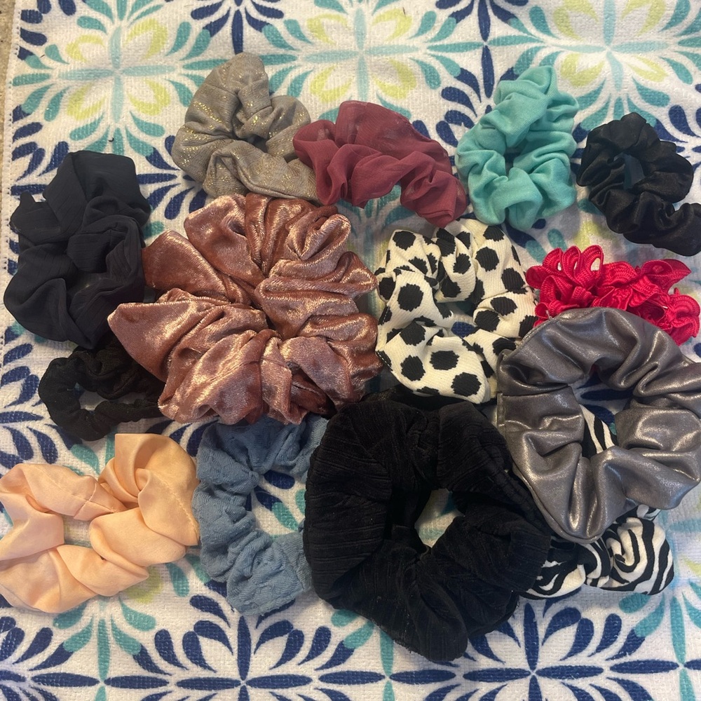 15 Assorted Velvet & Satin Scrunchie Set - Multicolor
